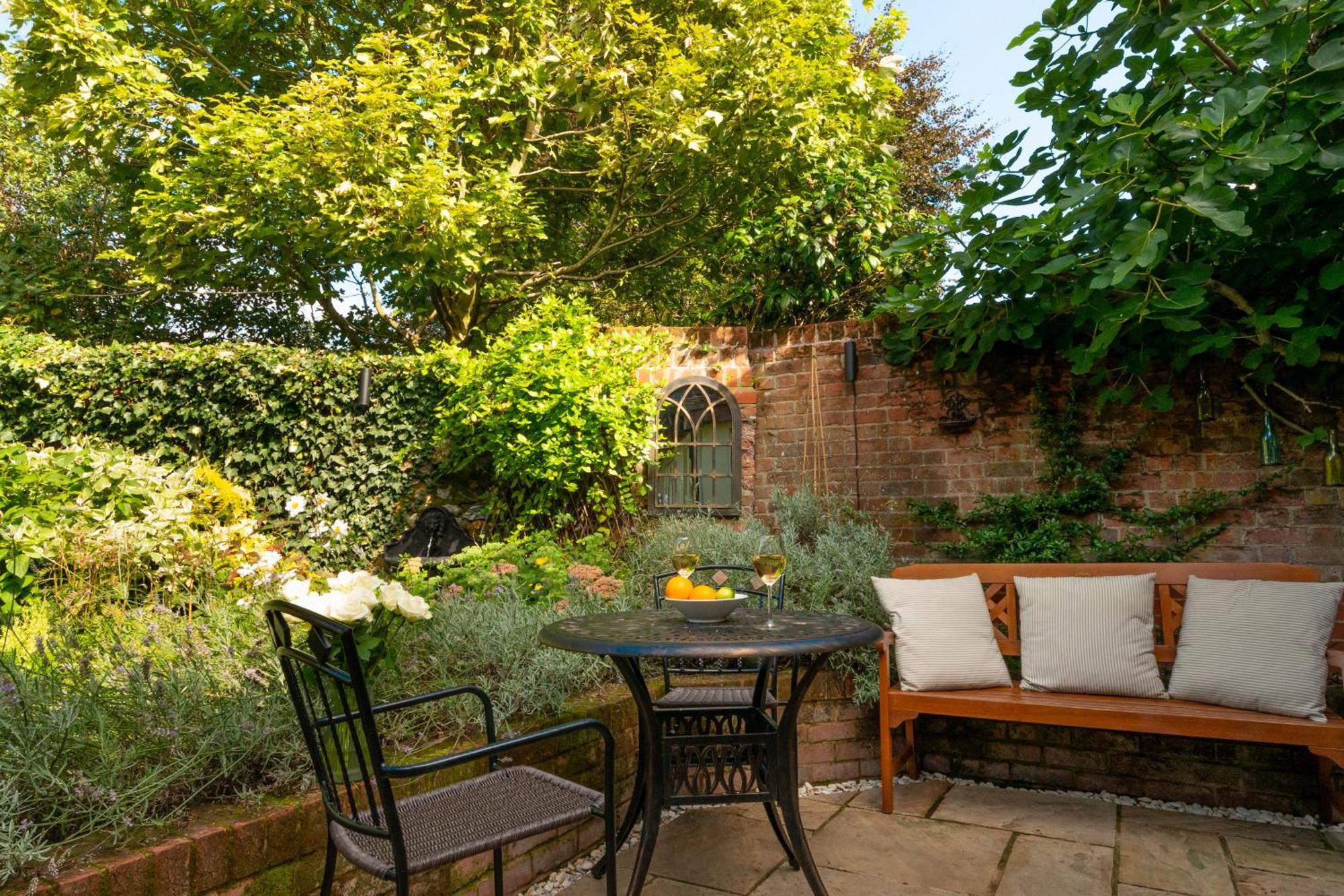 Miller Cottage A Luxury 1550'S Cottage In The Historic Centre Of Saffron Walden Extérieur photo